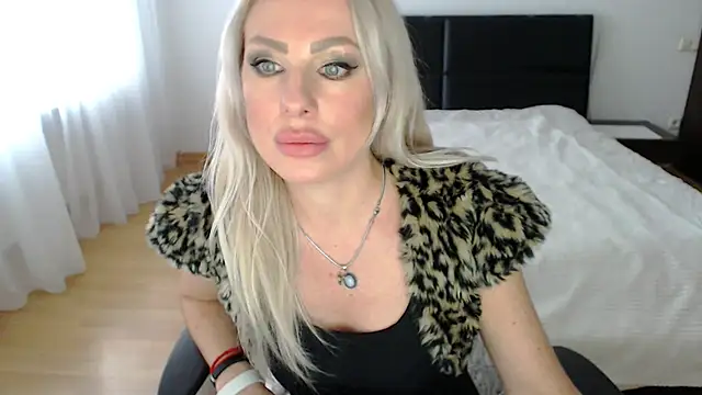 Tina Shines online show from October 30, 2025, 1:01 pm