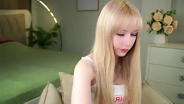 Snapshot of MarciDarugar chatting on December 17, 2025, 3:18 pm MarciDarugar online show from December 17, 2025, 3:18 pm