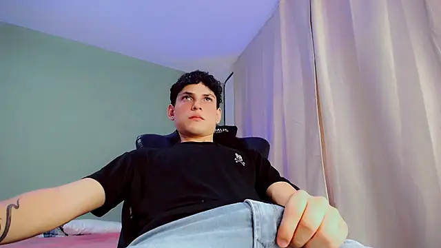 dilan hott  online show from September 10, 2025, 8:20 pm