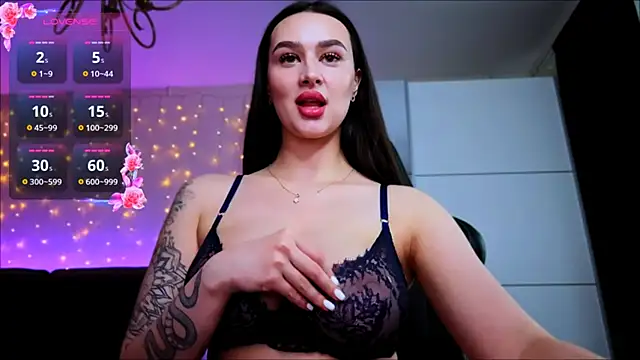 Veronica Larsson online show from June 5, 2026, 3:18 pm