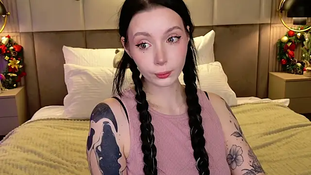 Goldy Stark online show from December 19, 2025, 8:49 pm