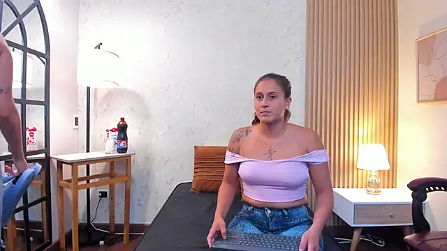 aliceandsia online show from April 23, 2026, 7:27 pm