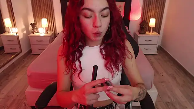 Red kytty6 online show from October 3, 2025, 9:01 pm