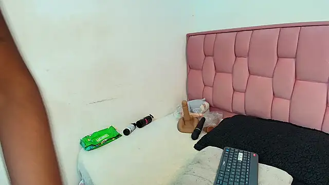 victoria aphril online show from February 19, 2026, 3:02 am