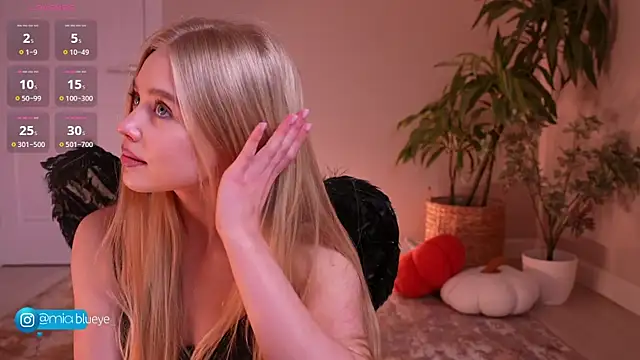 Miablueye online show from October 30, 2025, 12:17 pm