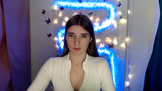 JuiceLips   online show from September 16, 2025, 12:50 pm