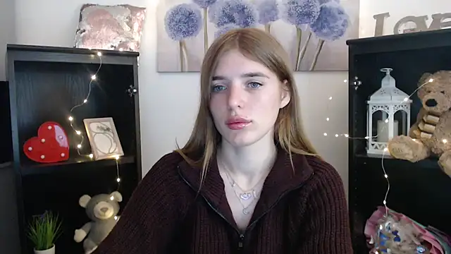 JuiceLips   online show from September 30, 2025, 10:31 am