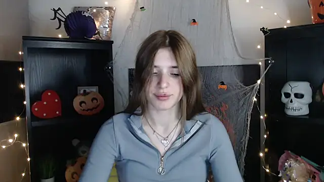 JuiceLips   online show from November 3, 2025, 5:03 pm