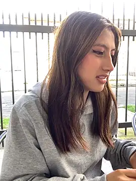 KloePink  online show from December 3, 2025, 12:36 pm