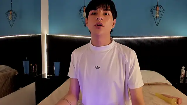 AleAurarashi online show from September 27, 2025, 4:17 am