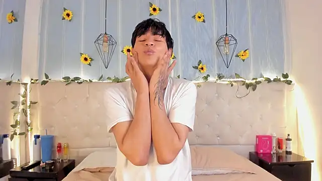 AleAurarashi online show from October 6, 2025, 7:44 pm