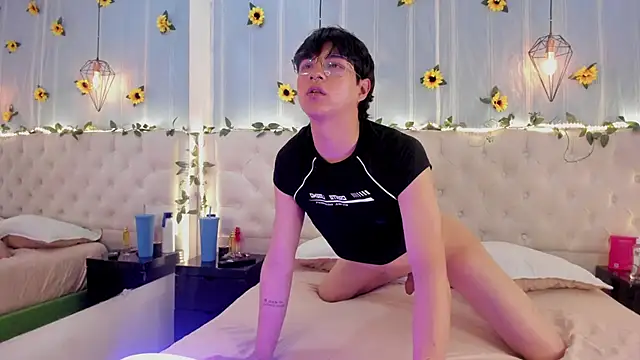 AleAurarashi online show from October 8, 2025, 12:19 am