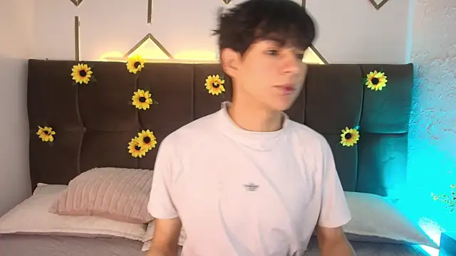 AleAurarashi online show from April 14, 2026, 11:05 am