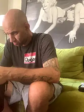 Hothotboyg online show from September 8, 2025, 10:53 pm