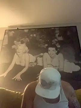 Hothotboyg online show from November 13, 2025, 1:48 am