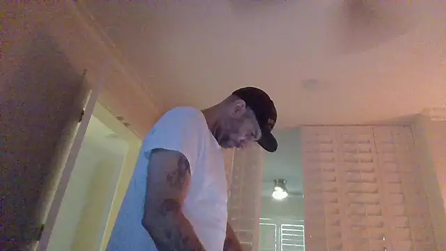 Hothotboyg online show from May 1, 2026, 7:18 pm