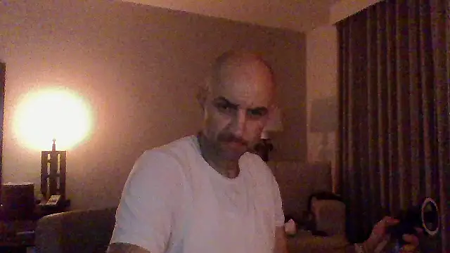 Hothotboyg online show from May 2, 2026, 12:32 pm