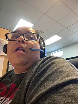 wishuhope4 online show from April 17, 2026, 9:51 pm