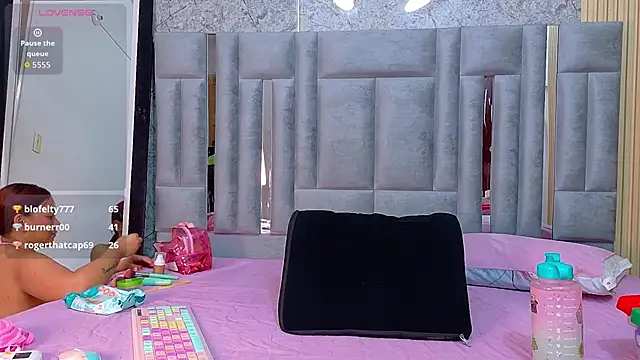 mamaneedsfun online show from April 22, 2026, 2:36 am