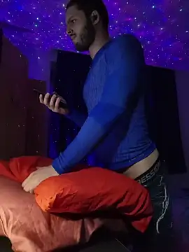 EyesNeverLies online show from December 3, 2025, 5:15 am