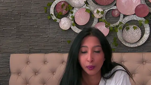 VannyFoxx online show from April 10, 2026, 2:11 pm