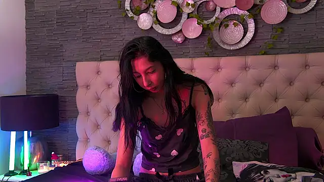 VannyFoxx online show from April 18, 2026, 1:59 pm