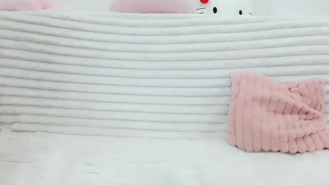 Snapshot of Emmahahaha17 chatting on February 5, 2026, 3:27 pm Emmahahaha17 online show from February 5, 2026, 3:27 pm