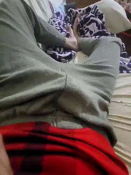 Snapshot of WelloffUpthrow chatting on December 17, 2025, 12:05 am WelloffUpthrow online show from December 17, 2025, 12:05 am