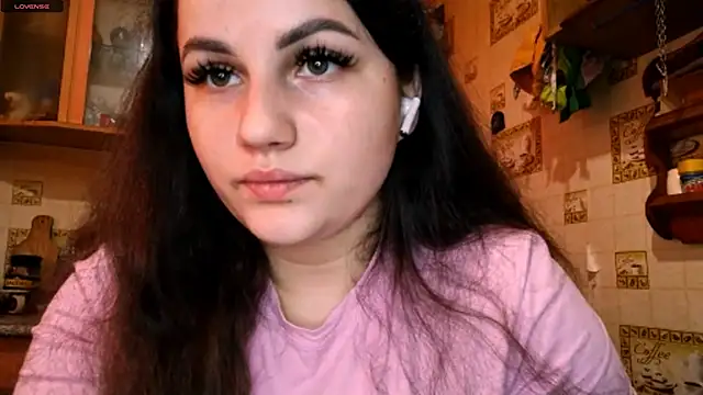 DierdreCousineau online show from November 16, 2025, 10:21 am