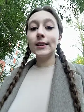 Snapshot of FroggyAnna chatting on October 1, 2025, 1:50 pm FroggyAnna online show from October 1, 2025, 1:50 pm