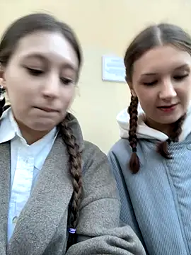 Snapshot of FroggyAnna chatting on October 2, 2025, 2:24 pm FroggyAnna online show from October 2, 2025, 2:24 pm