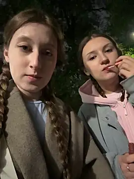 Snapshot of FroggyAnna chatting on October 6, 2025, 4:04 pm FroggyAnna online show from October 6, 2025, 4:04 pm