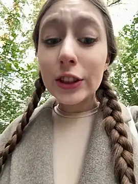 Snapshot of FroggyAnna chatting on October 10, 2025, 2:05 pm FroggyAnna online show from October 10, 2025, 2:05 pm