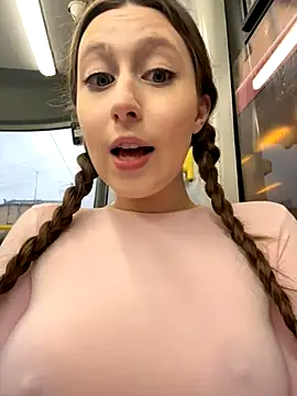 Snapshot of FroggyAnna chatting on November 5, 2025, 1:00 pm FroggyAnna online show from November 5, 2025, 1:00 pm