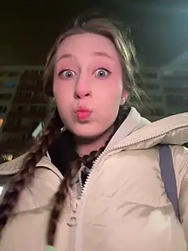 Snapshot of FroggyAnna chatting on December 3, 2025, 3:10 pm FroggyAnna online show from December 3, 2025, 3:10 pm