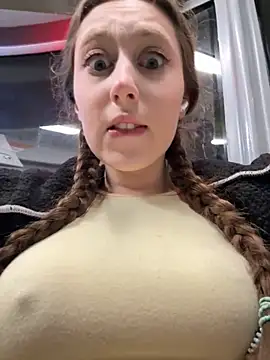 Snapshot of FroggyAnna chatting on December 4, 2025, 3:32 pm FroggyAnna online show from December 4, 2025, 3:32 pm