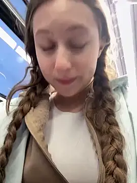 FroggyAnna online show from April 15, 2026, 4:58 pm