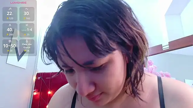 cosplaydate online show from December 4, 2025, 2:43 am