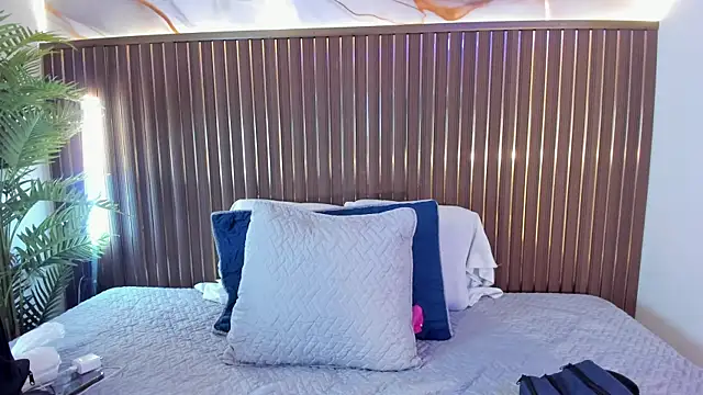 Roxie-NS online show from February 28, 2026, 12:06 pm