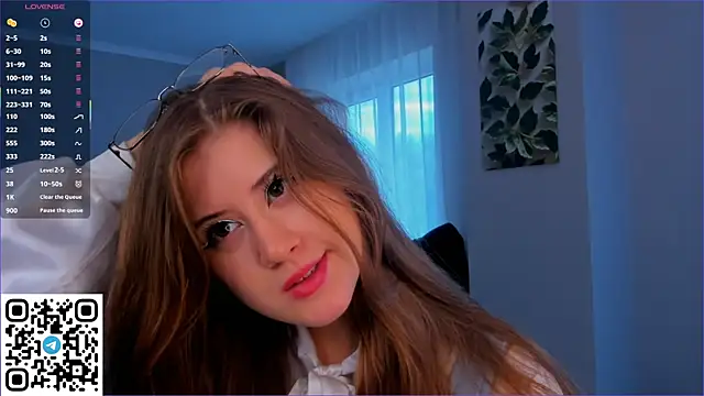 Orivienne online show from September 19, 2025, 6:37 am