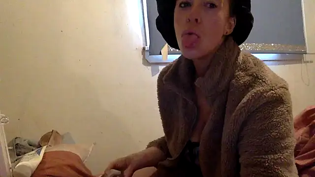 Bellababexox  online show from October 14, 2025, 2:51 pm