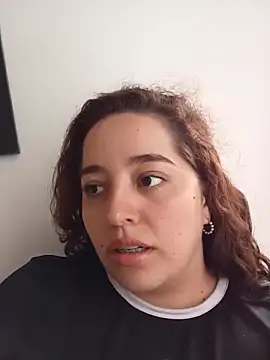 LoanaSantos online show from December 18, 2025, 9:10 pm