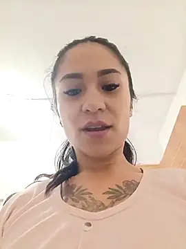 Liahdiaz  online show from October 21, 2025, 1:34 pm