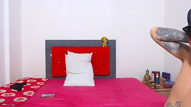 miawhithee online show from October 15, 2025, 2:22 am