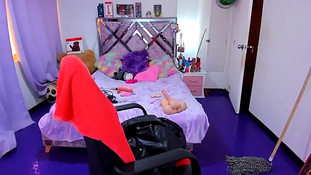 Luna Analya online show from April 21, 2026, 1:28 pm