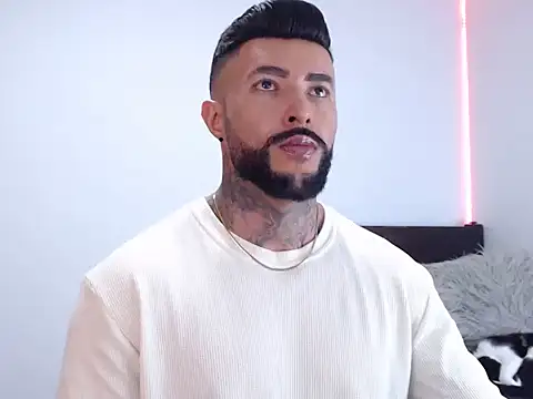 andrea de lucaa online show from September 19, 2025, 2:24 am