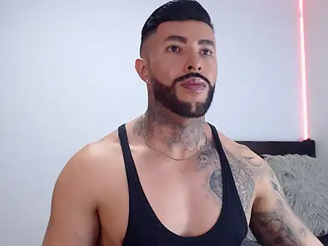 andrea de lucaa online show from October 4, 2025, 3:48 am