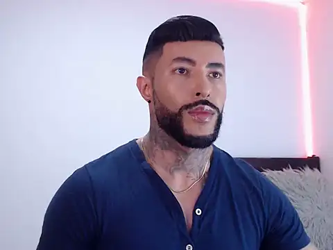 andrea de lucaa online show from October 26, 2025, 1:44 am