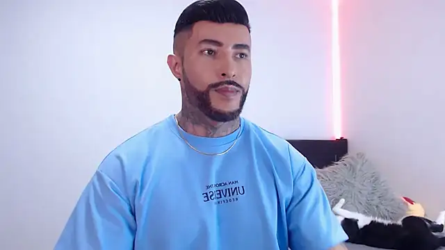 andrea de lucaa online show from October 28, 2025, 4:05 am