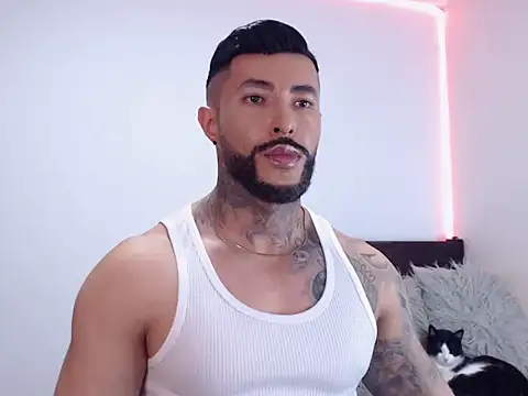 andrea de lucaa online show from November 21, 2025, 3:49 am